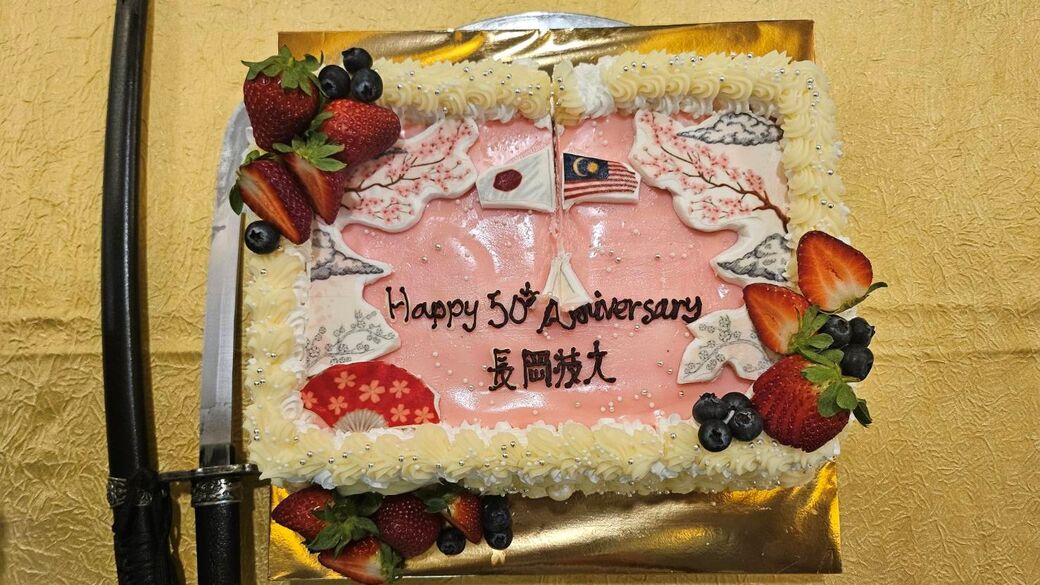 Congratulatory cake from the Malaysian alumni group