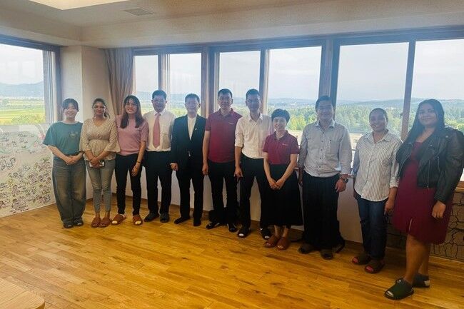 The members engaged in the discussion from HUST and NUT