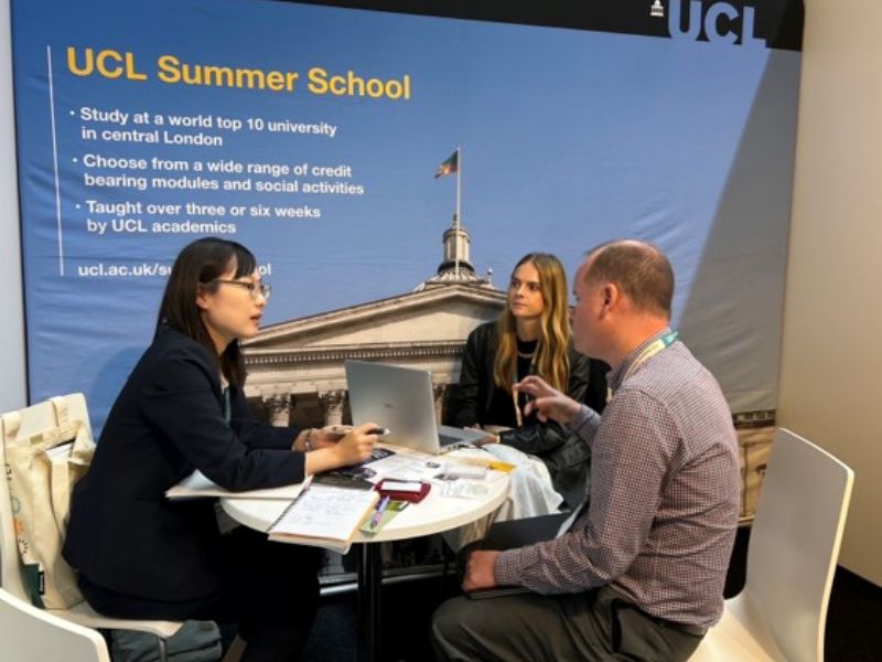 EAIE Conference2025でのミーティング風景