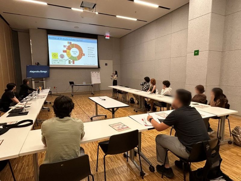 メキシコ・モンテレイ大学でのプレゼンテーション風景