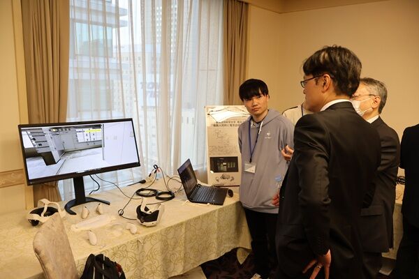 第二部における展示体験の様子(1)