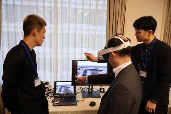 第二部における展示体験の様子(3)