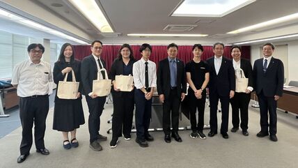 タマサート大学工学部長が本学を表敬訪問しました 画像