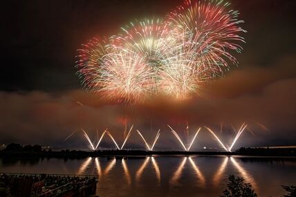 開学50周年記念花火を打ち上げました 画像