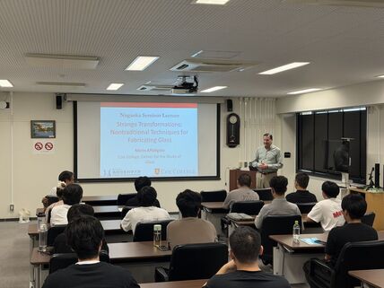 米国Coe College Mario Affatigato教授による特別セミナーを開催しました 画像