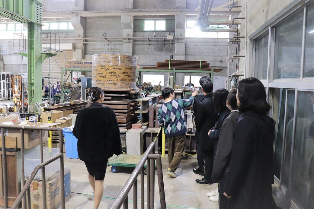 ラボツアーの様子2