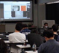 機器の遠隔操作システムを活用した講義の様子2