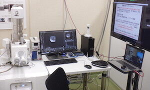 機器の遠隔操作システムを活用した講義の様子1
