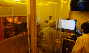 機器の遠隔化と接続テストの様子1