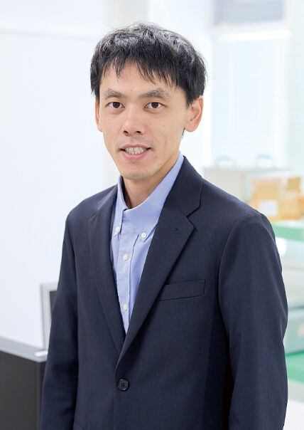 電気電子情報系 准教授 日高 勇気